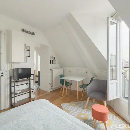 Near The Louvre In The Historic Center Of Apartment Paris