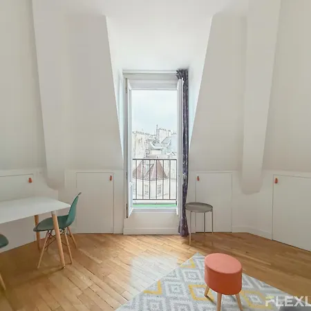 Near The Louvre In The Historic Center Of Apartment *