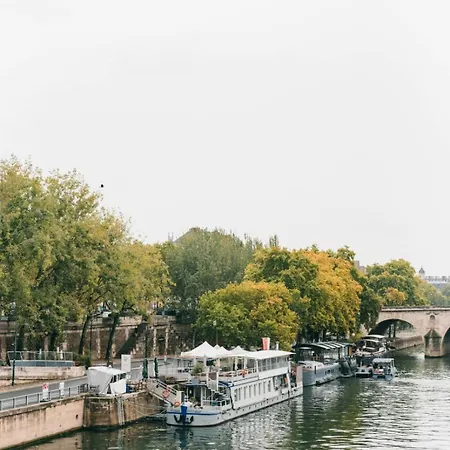 Near The Louvre In The Historic Center Of Paris